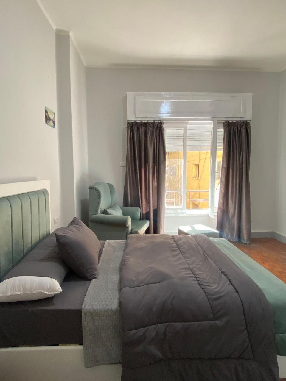 Silver Downtown Apartment *